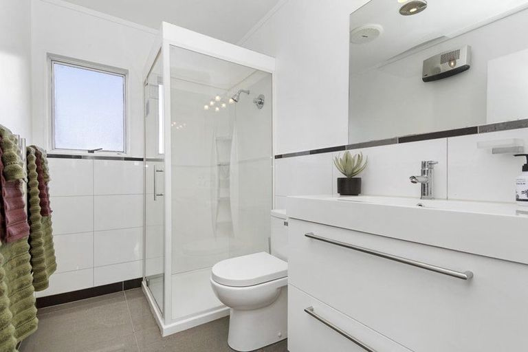 Photo of property in 2/9 Tawa Street, Tawa, Wellington, 5028