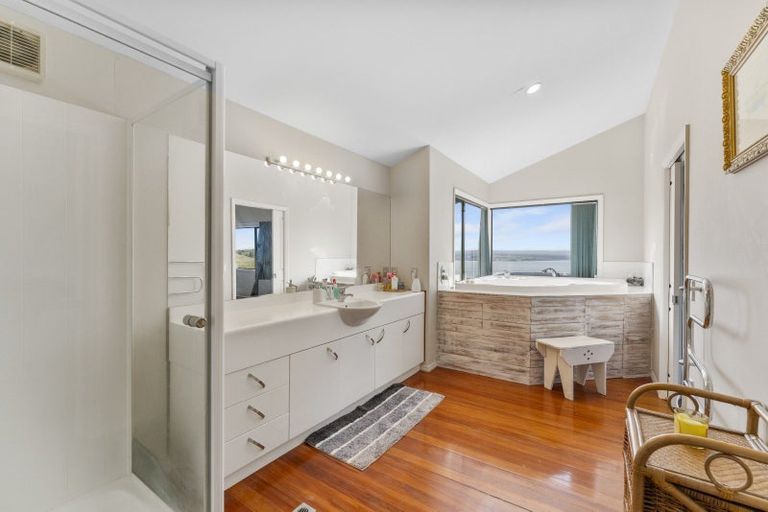 Photo of property in 82 Wakeman Road, Acacia Bay, Taupo, 3330