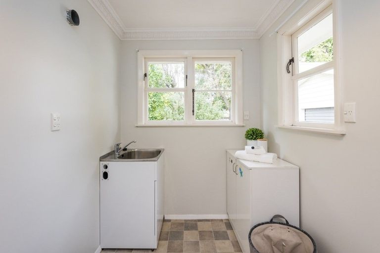 Photo of property in 2 Norwich Place, Awapuni, Palmerston North, 4412