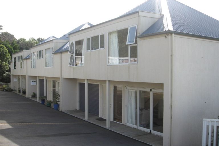 Photo of property in 39 Espin Crescent, Karori, Wellington, 6012