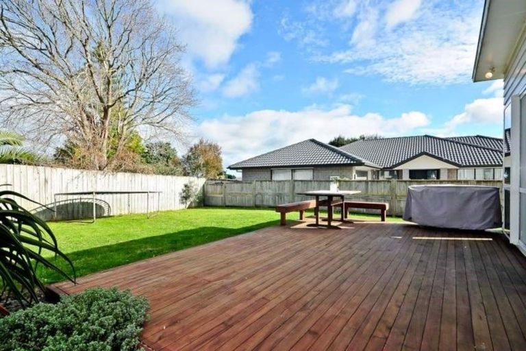 Photo of property in 18 Mcgowan Rise, Tuakau, 2121