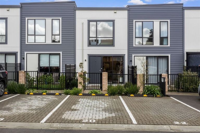 Photo of property in 18 Patariki Way, Beach Haven, Auckland, 0626