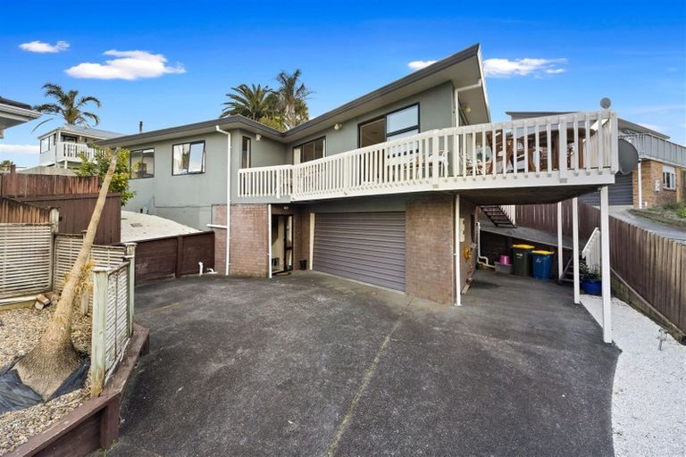 Photo of property in 2/8 Sailfish Drive, West Harbour, Auckland, 0618