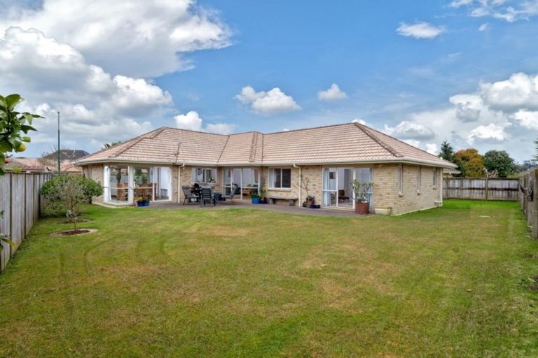 Photo of property in 22 Montecito Place, Golflands, Auckland, 2013