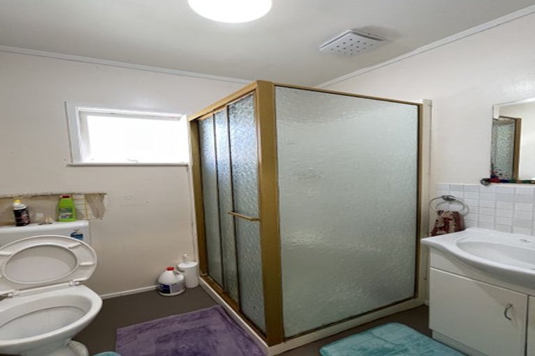 Photo of property in 1/53 Ayton Drive, Totara Vale, Auckland, 0629