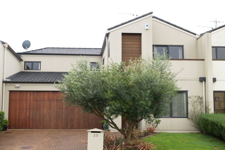 Photo of property in 25 Tiger Drive, Golflands, Auckland, 2013