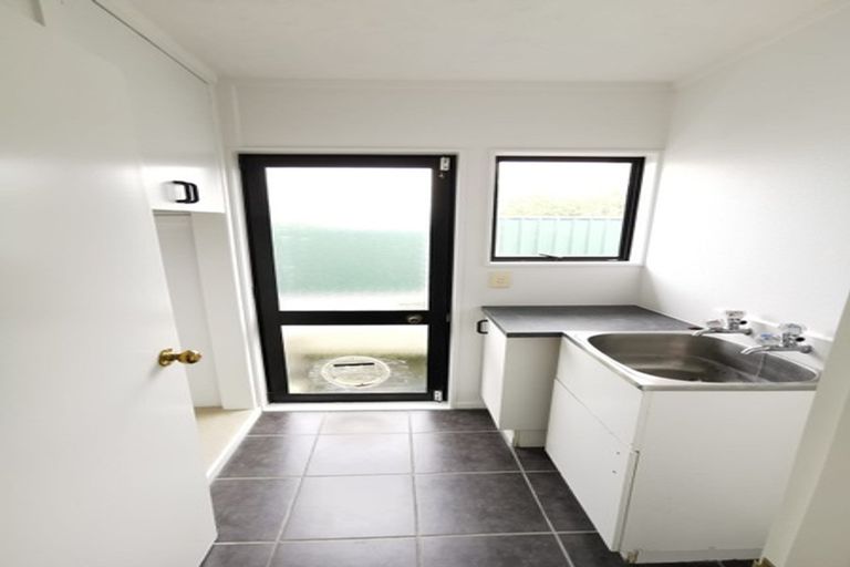 Photo of property in 87 Hillcrest Drive, Kelvin Grove, Palmerston North, 4414