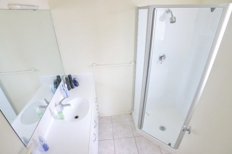 Photo of property in 2/12 Bowater Place, Manurewa, Auckland, 2102