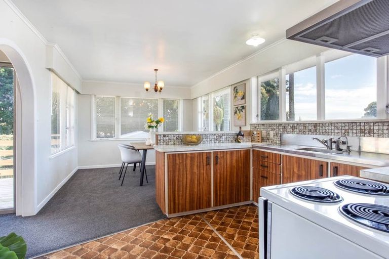 Photo of property in 10 Covil Avenue, Te Atatu South, Auckland, 0610