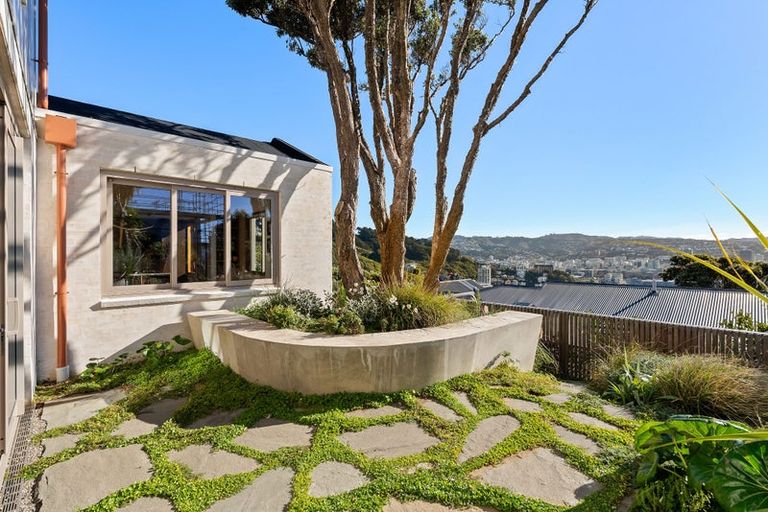 Photo of property in 41a The Crescent, Roseneath, Wellington, 6011