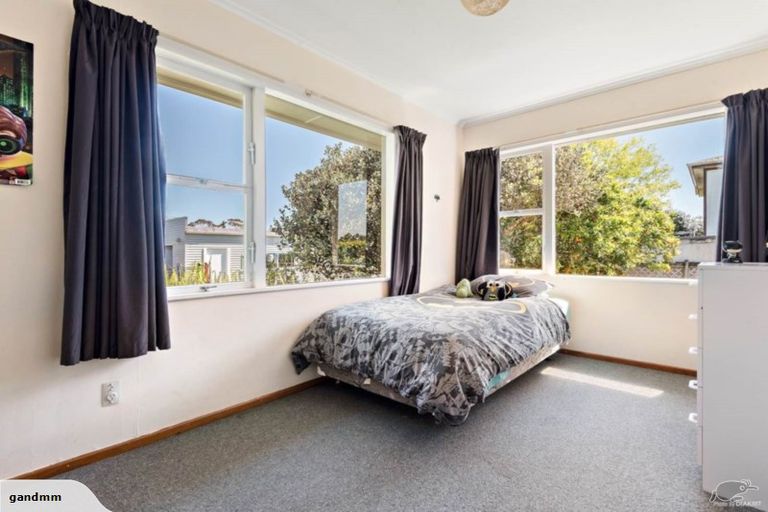 Photo of property in 90 Gloria Avenue, Te Atatu Peninsula, Auckland, 0610
