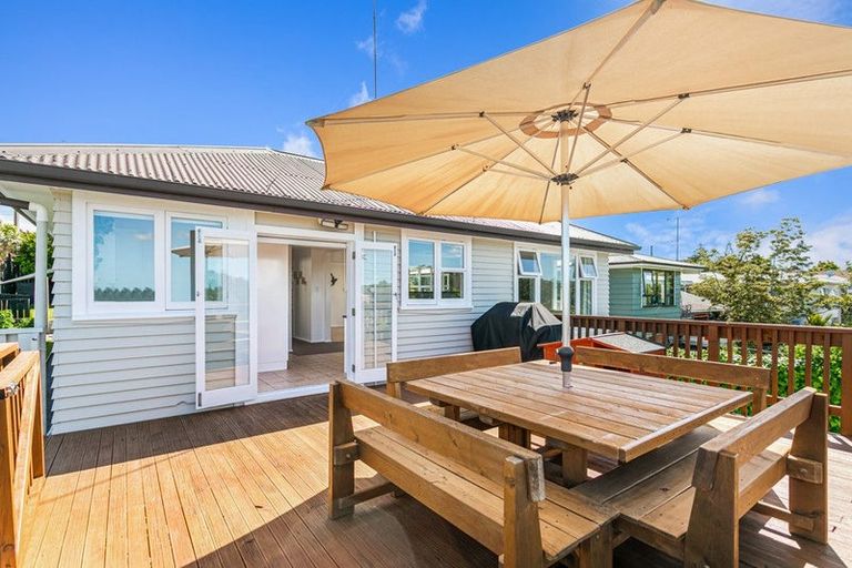 Photo of property in 91 Don Buck Road, Massey, Auckland, 0614