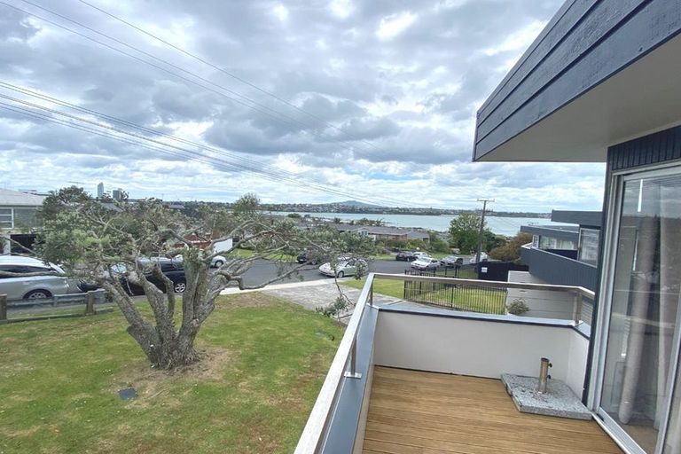 Photo of property in 3/111 Sylvan Avenue, Northcote, Auckland, 0627
