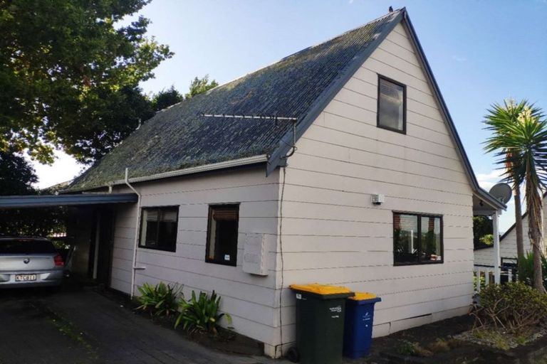 Photo of property in 2/67 West Coast Road, Glen Eden, Auckland, 0602