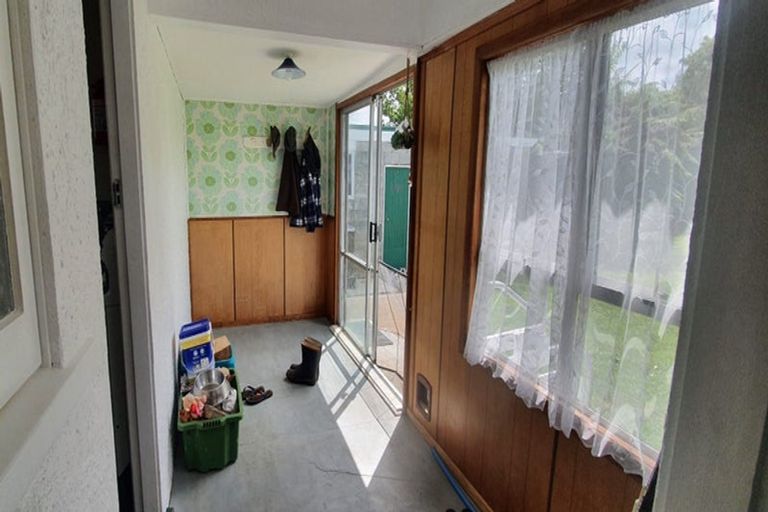 Photo of property in 24 Brassey Street, Waverley, 4510