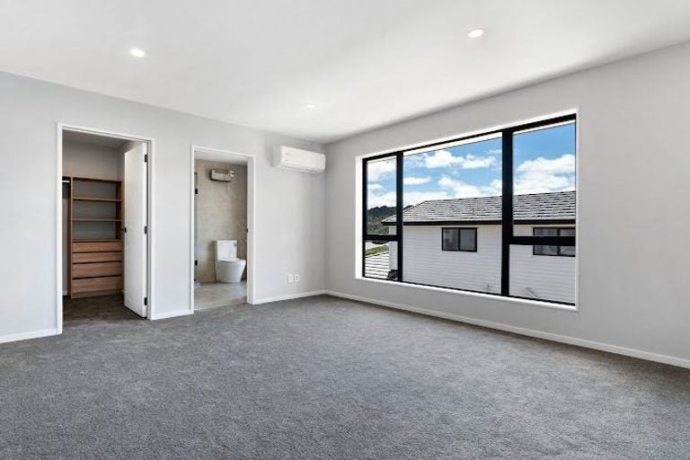Photo of property in 17 Paihere Street, Huapai, Kumeu, 0810