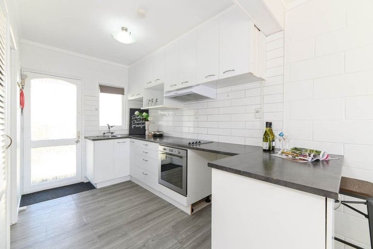 Photo of property in 9/1 Glen Road, Browns Bay, Auckland, 0630