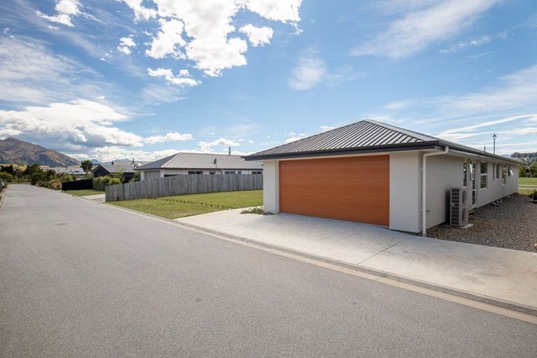 Photo of property in 9 Warbler Lane, Albert Town, Wanaka, 9305