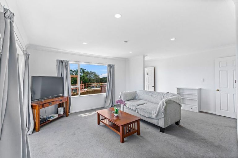 Photo of property in 35e Edmonton Road, Henderson, Auckland, 0612