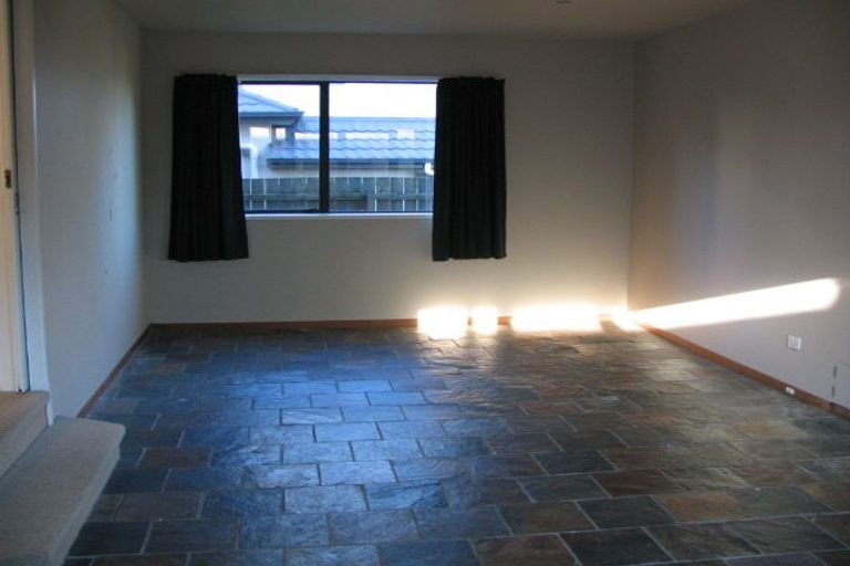 Photo of property in 2/10 Northumberland Avenue, Belmont, Auckland, 0622