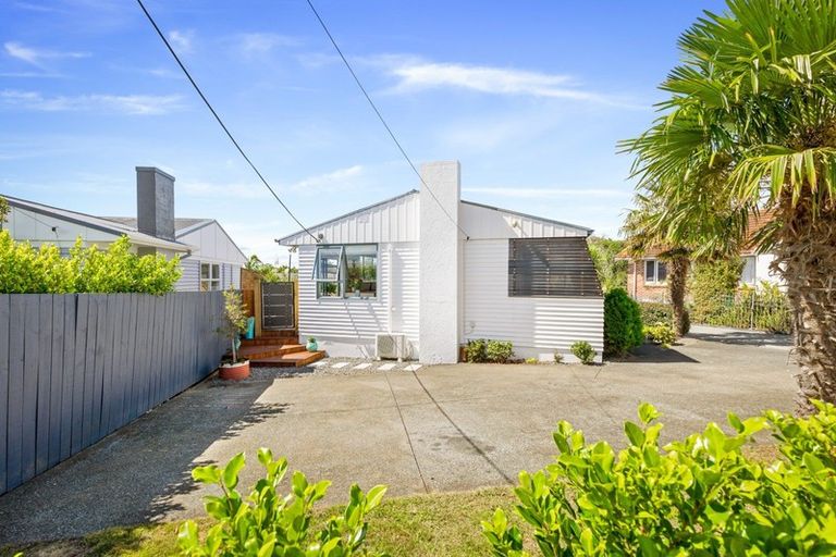 Photo of property in 1/19 Tramway Road, Beach Haven, Auckland, 0626