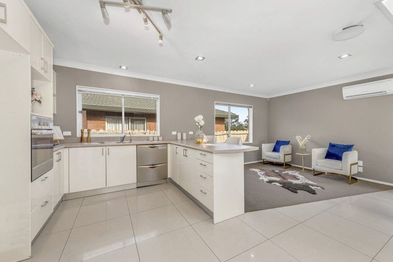 Photo of property in 58 Frank Nobilo Drive, Golflands, Auckland, 2013