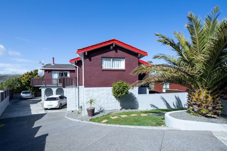Photo of property in 6 Tree Top Lane, Paparangi, Wellington, 6037