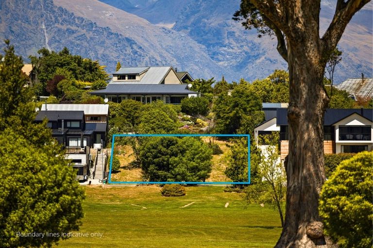 Photo of property in 8 Grove Lane, Kelvin Heights, Queenstown, 9300