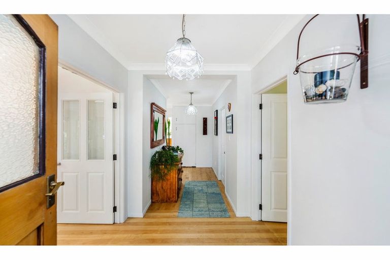 Photo of property in 854 West Coast Road, Waiatarua, Auckland, 0604