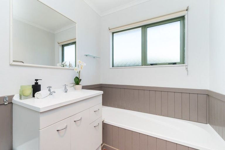 Photo of property in 20 Parnell Heights Drive, Kelvin Grove, Palmerston North, 4414