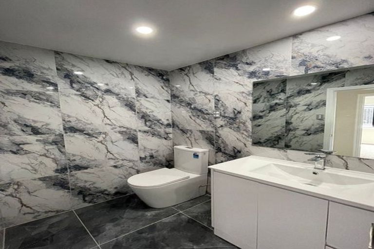 Photo of property in 4b Mirrabooka Avenue, Botany Downs, Auckland, 2010