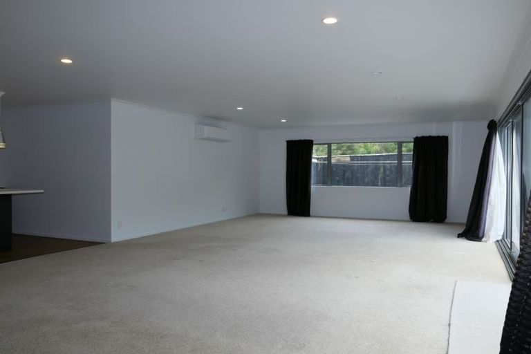 Photo of property in 17 Charlotte Way, Raumati South, Paraparaumu, 5032