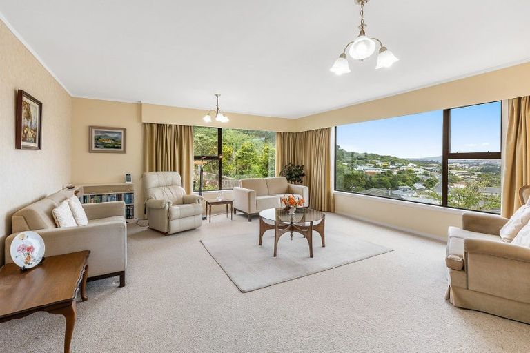 Photo of property in 6 Saint Aidans Way, Tawa, Wellington, 5028