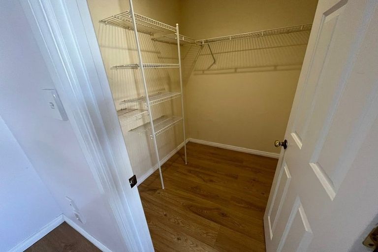 Photo of property in 10 Glenveagh Park Drive, Weymouth, Auckland, 2103