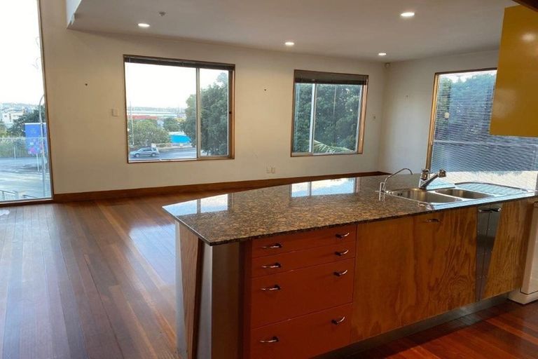 Photo of property in 112 Gladstone Road, Parnell, Auckland, 1052
