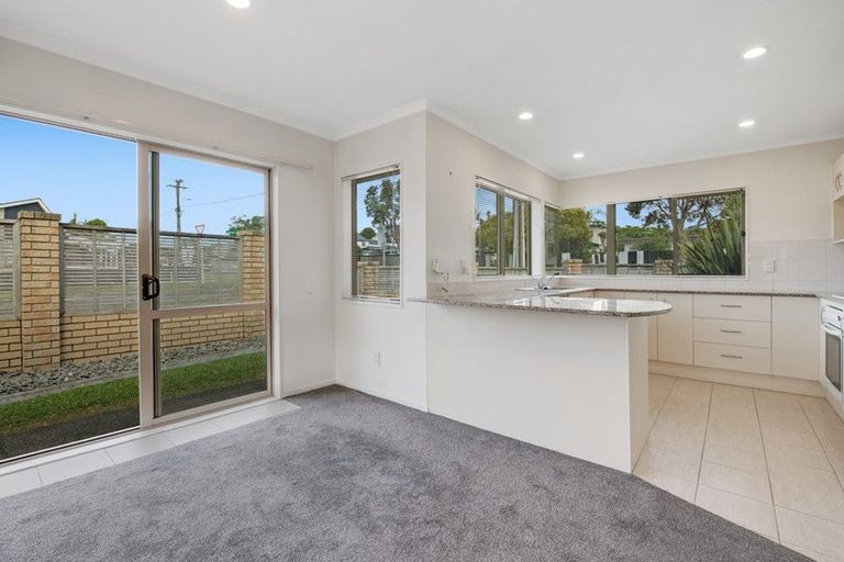 Photo of property in 53 Bay Street, Red Beach, 0932