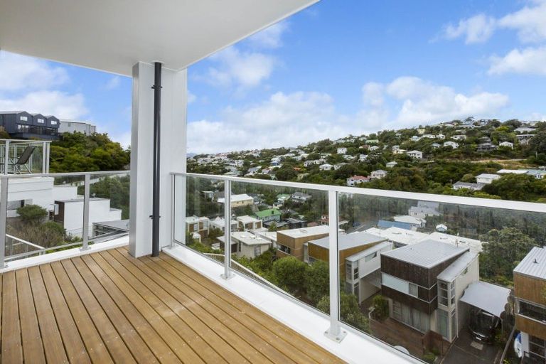 Photo of property in 4/69 Tiketike Way, Brooklyn, Wellington, 6021