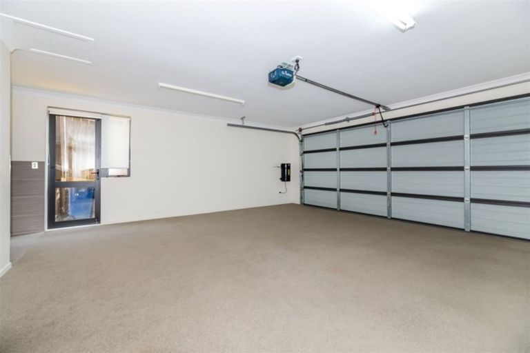 Photo of property in 23 Midhurst Avenue, Henderson, Auckland, 0612