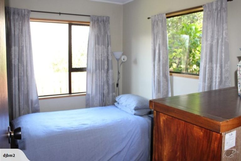 Photo of property in 11 Evergreen Place, Sunshine Bay, Queenstown, 9300