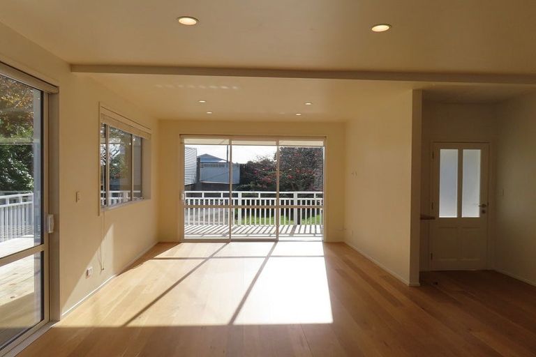 Photo of property in 107 Fulford Street, New Plymouth, 4310