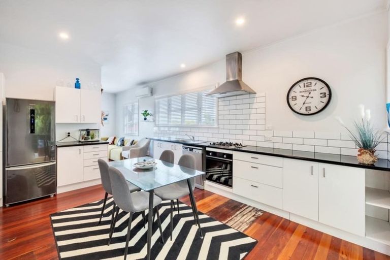 Photo of property in 19 Porter Crescent, Helensville, 0800