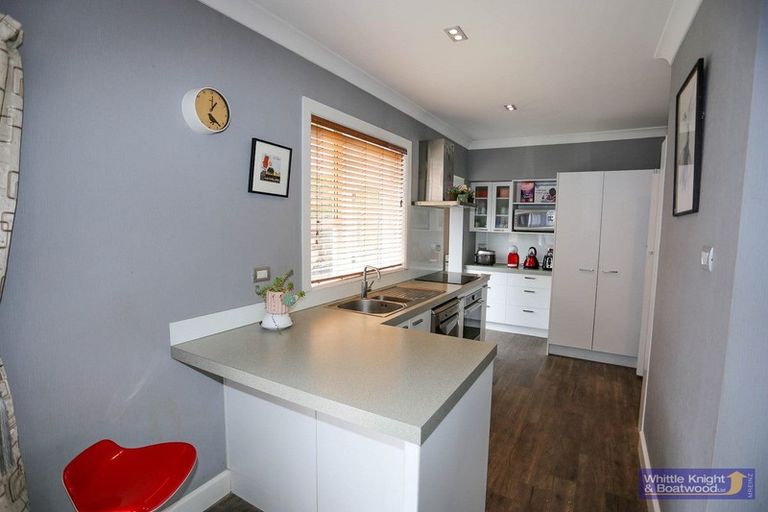 Photo of property in 92 Hinau Street, Riccarton, Christchurch, 8041