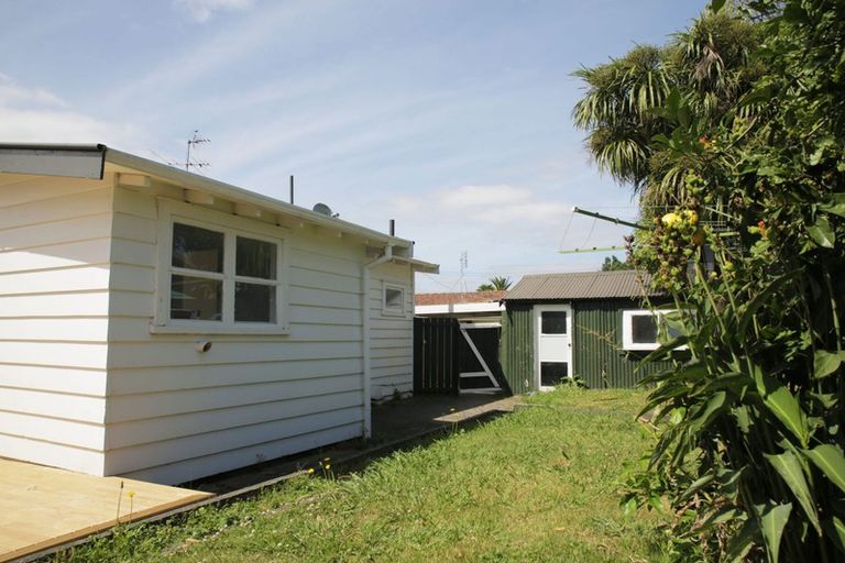 Photo of property in 1/15 Graham Road, Conifer Grove, Takanini, 2112