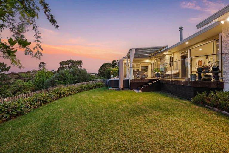 Photo of property in 22 Windfall Grove, Greenhithe, Auckland, 0632