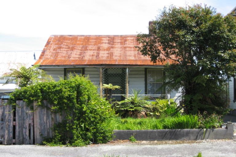 Photo of property in 64 Queen Street, Westport, 7825