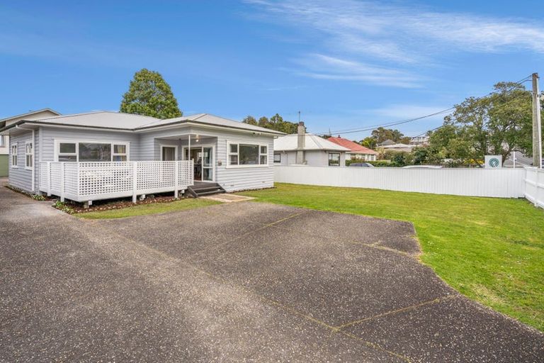 Photo of property in 1/206 Onewa Road, Birkenhead, Auckland, 0626