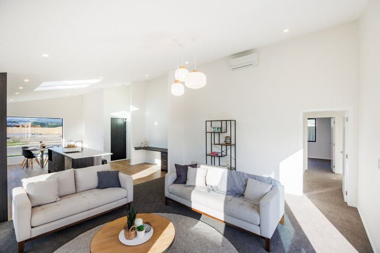 Photo of property in 75 Atlantic Drive, Fitzherbert, Palmerston North, 4410