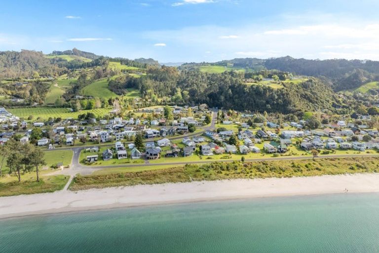 Photo of property in 2 Banks Street, Cooks Beach, Whitianga, 3591