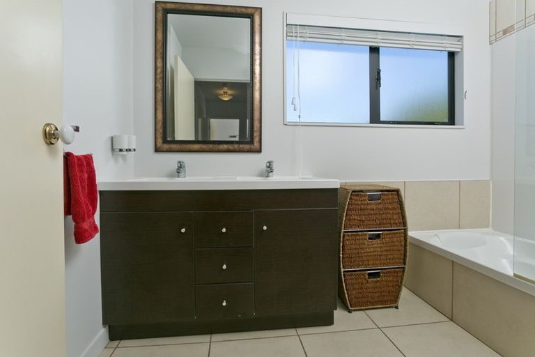 Photo of property in 26 Battenburg Place, Torbay, Auckland, 0630