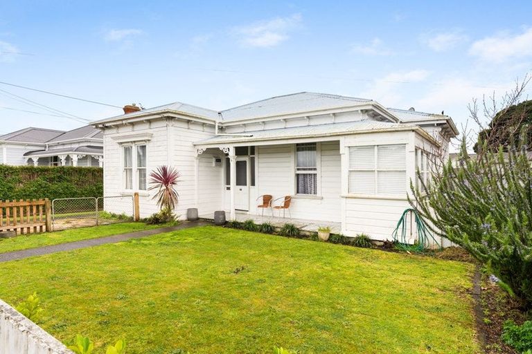 Photo of property in 16 Carlton Avenue, Gonville, Whanganui, 4501